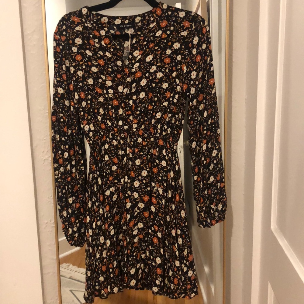 NWT Autumn Floral Dress Size Small